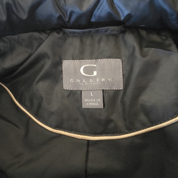 Floor Length Elegant Black Puffer Coat with Fur Trim - Picture 6 of 6